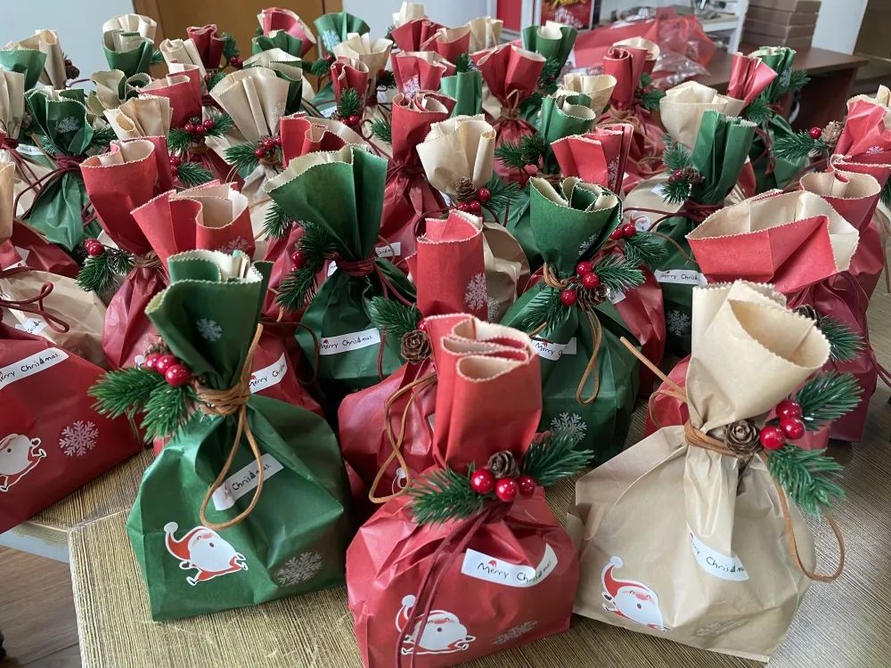 江蘇金鷹流體機(jī)械 | 喜迎圣誕福利到，金鷹關(guān)懷人心暖。